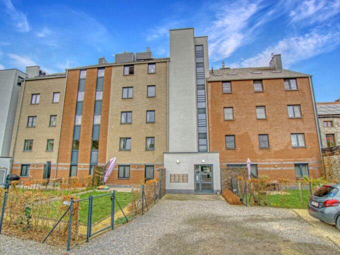 (LOUÉ) Appartement avec terrasse, garage et vue sur la Meuse 